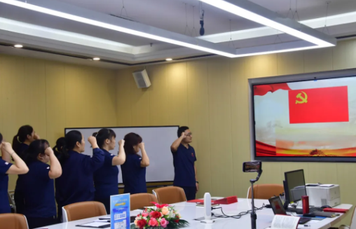 忆初心，，，，，，守党纪，，，，，，赶考路上勇毅行